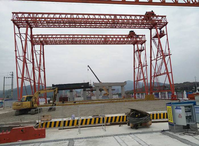 龍門吊專用吊具在建筑、制造業(yè)等領(lǐng)域中的應(yīng)用案例和效果如何？